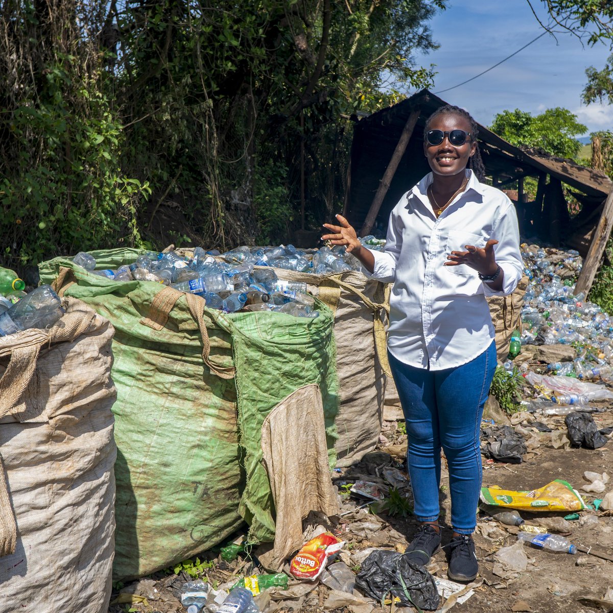 GreenShero1's tweet photo. Half of our population in Uganda lives in poverty, youth between age of 15-35 yrs with no access to white collar jobs, big offices, yet there huge challenges in waste management that contributes to climate change
#changefocus #Wastetowealth
@COP27P @WorldBankAfrica @YoungWater_S https://t.co/auxm20yCKd