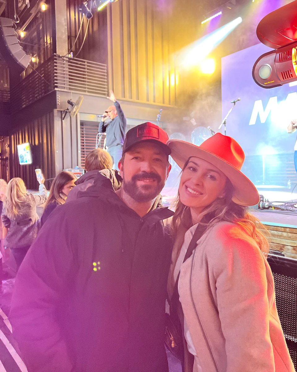 Getting our country on at the Mapco company party watching country music icon Rodney Atkins in concert! 🎸🎶 #nashvillains