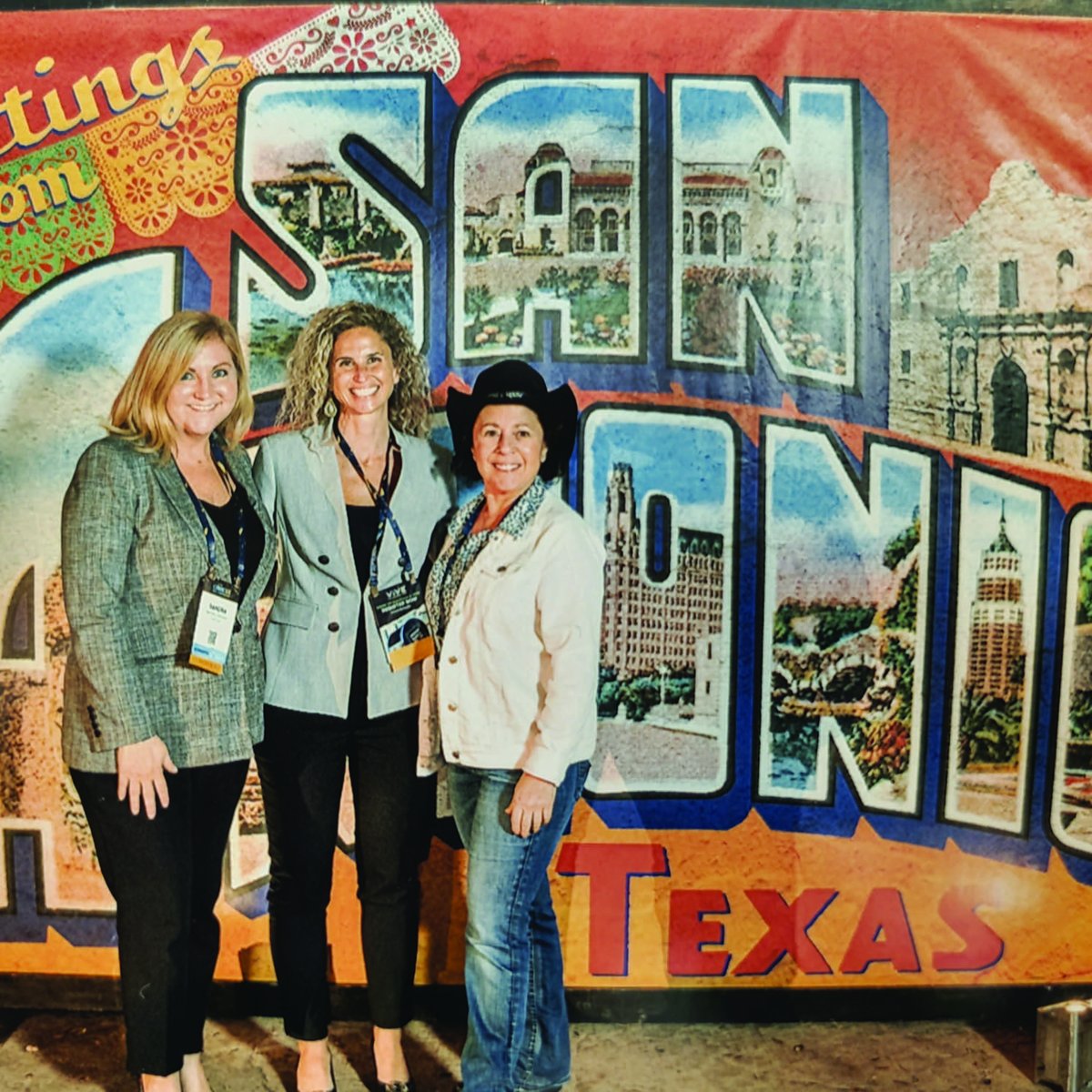 CliniCompIntl's tweet photo. We enjoyed connecting with colleagues and partners at last week’s #CHIME22Fall Forum 👋.
Next stop: #ViVE2023 in Nashville, TN.
✈️ See you in March, @CIOCHIME friends! https://t.co/Hd520ZK8Hl