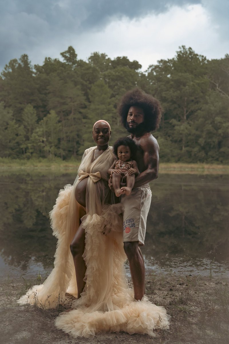 chadvisionaire's tweet photo. Did my first maternity shoot. I really love this photo. Which edit y’all like more? https://t.co/Cd6Stlsx7o