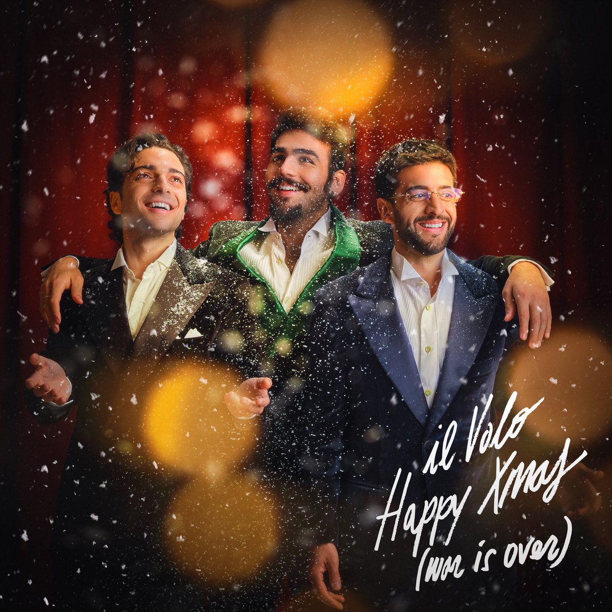 ilvolo's tweet photo. ¡GRAN NOTICIA!
HAPPY XMAS (WAR IS OVER), nuestro nuevo sencillo.

Guárdalo ahora >> https://t.co/siWItk1D9J
Salida el 18 de noviembre a la medianoche. 

#IlVolo https://t.co/tiMYL5fTvJ