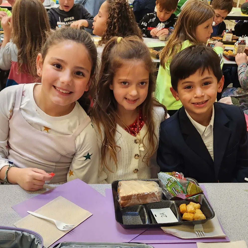 BurchfieldSASD's tweet photo. Burchfield students kicked off Gratitude Week on Monday by dressing fancy for a special 'Gratitude Lunch' - complete with tablecloths, placemats, wrapped utensils, and music.  

#gratitude #gratitudeweek #fancy #fancylunch https://t.co/sYDzPsrxC2