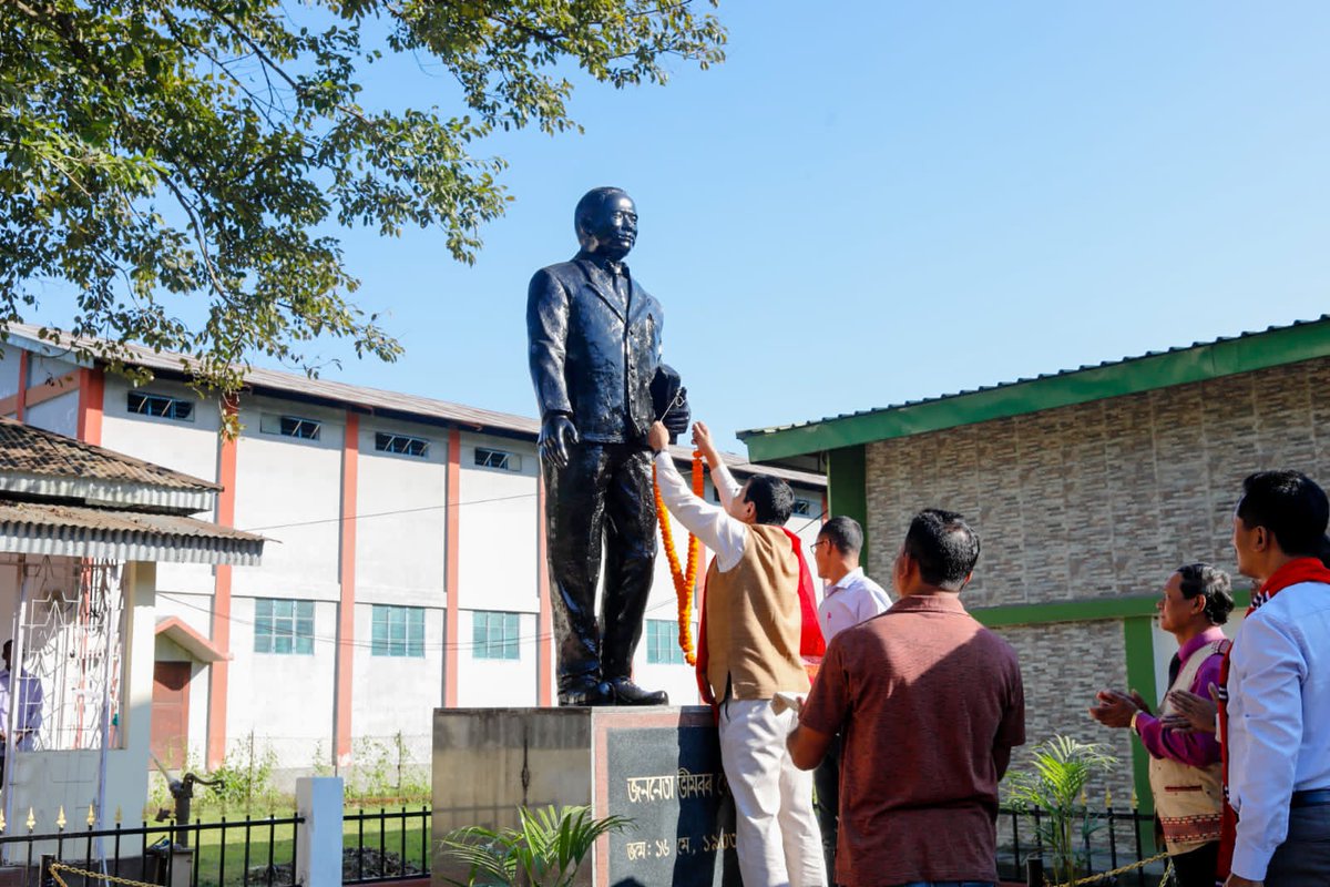 DibruUniv's tweet photo. A life-sized statue of Assamese Freedom Fighter, Bhimbor Deori was unveiled at the @DibruUniv campus today by the Hon'ble Vice Chancellor, Prof. Jiten Hazarika. It was a part of the celebration of and an ode to the #tribal heroes in India's Freedom struggle. https://t.co/cJ4QWROvti