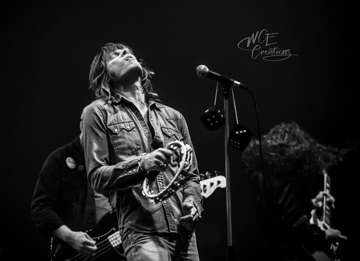 elonmuskissy's tweet photo. Dramatic monochromatic @MacSaturn shot!
#carsonmacc #macsaturn #dramaticshot #monochromatic #blackandwhitephotography #singer #detroitband #myphoto #wcecreations #wordscantexplain #canonphotography #concertphotography #livemusic #rocknroll #gigphotography #bandphotography https://t.co/0y2dBTtLIA
