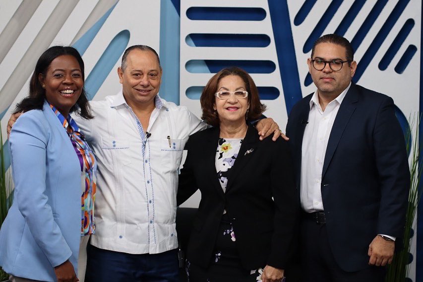 FopppredomTv's tweet photo. Muy buena la conversación con Julio Romero; alto dirigente de la @FPcomunica en #SantoDomingoEste 

#LaPoliticaMatutina

#FopppredomTV 
#ElCanaldelaPolitica https://t.co/mjLRB1XBLz