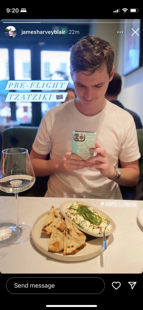 mirrorball3rs's tweet photo. SCRWAMING MEALS PHONE WHAT A SERVE #representalways #familyfirst https://t.co/SyYXn5conF