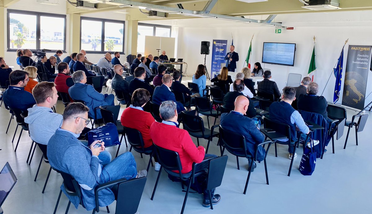 ITNOG_IT's tweet photo. Grande partecipazione per la prima tappa di #ITNOGontheroad in Calabria!
L’evento #eurekalabria ha riunito la comunità degli operatori calabresi e nazionali in una giornata per confrontarsi sull’importanza delle infrastrutture locali.
Grazie a @Intendo_it per l’organizzazione https://t.co/XJGbdkoS04