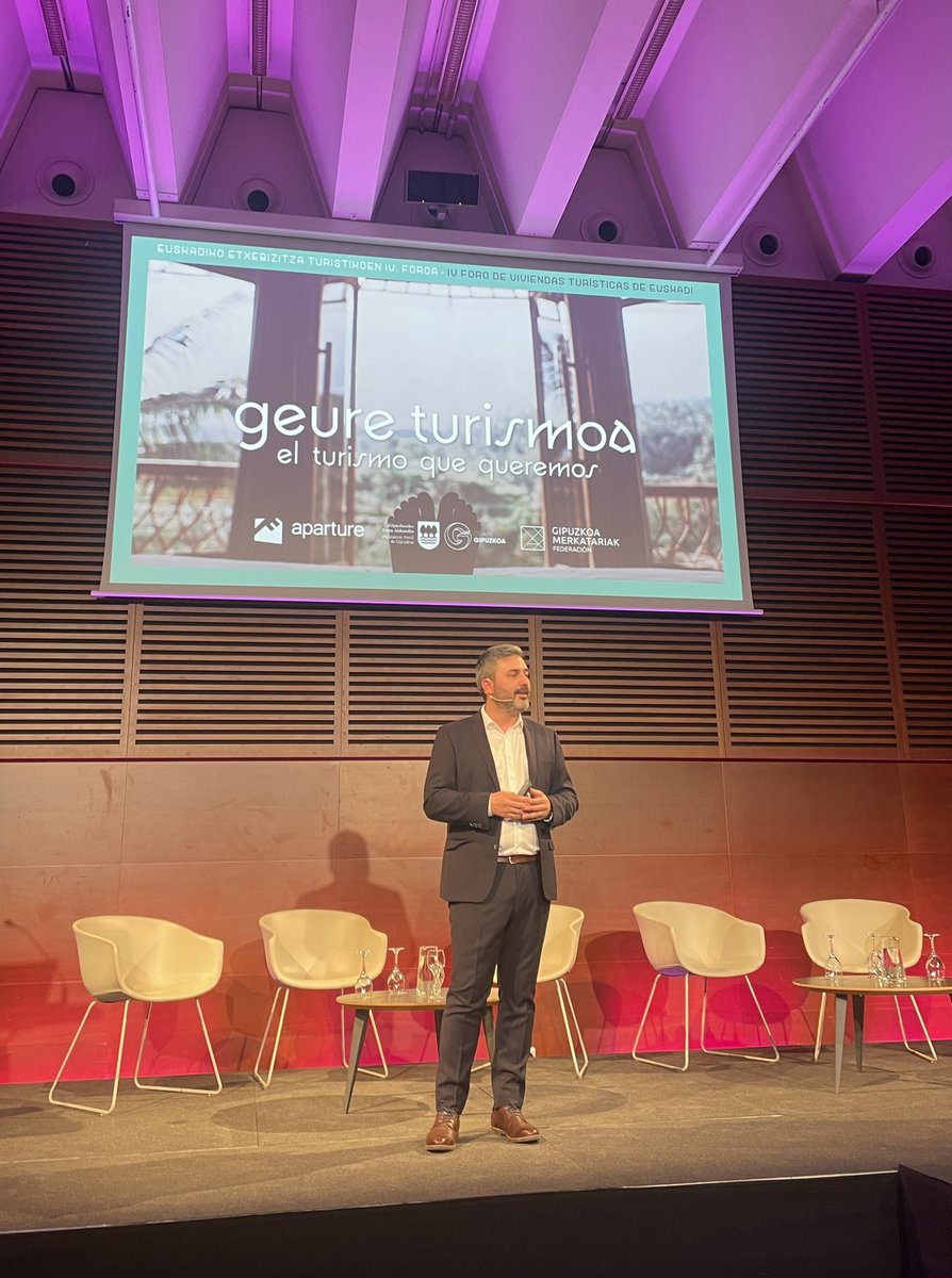 #hotelesdegipuzkoa @adegi asiste al IV. Foro de Viviendas Turísticas de <a href="/aparture_eus/">Aparture</a> <a href="/AsierPereda2/">Asier Pereda</a>