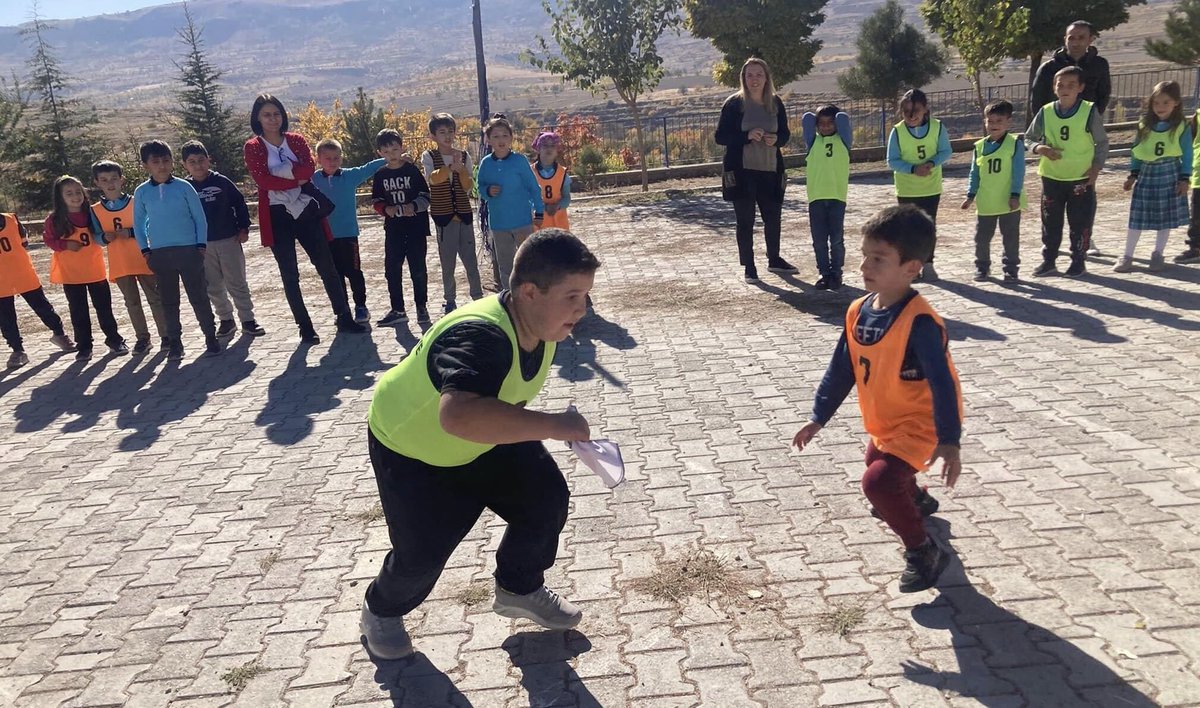 develimem's tweet image. #GelenekselÇocukOyunları büyük önem verdiğimiz projede, yürütücümüz Mutlu Gök başta olmak üzere emeği geçen herkese teşekkür ediyoruz.@tcmeb @DeveliKaymakam @miamtunc @kayserimem @ihltoprak @kayserivaliligi