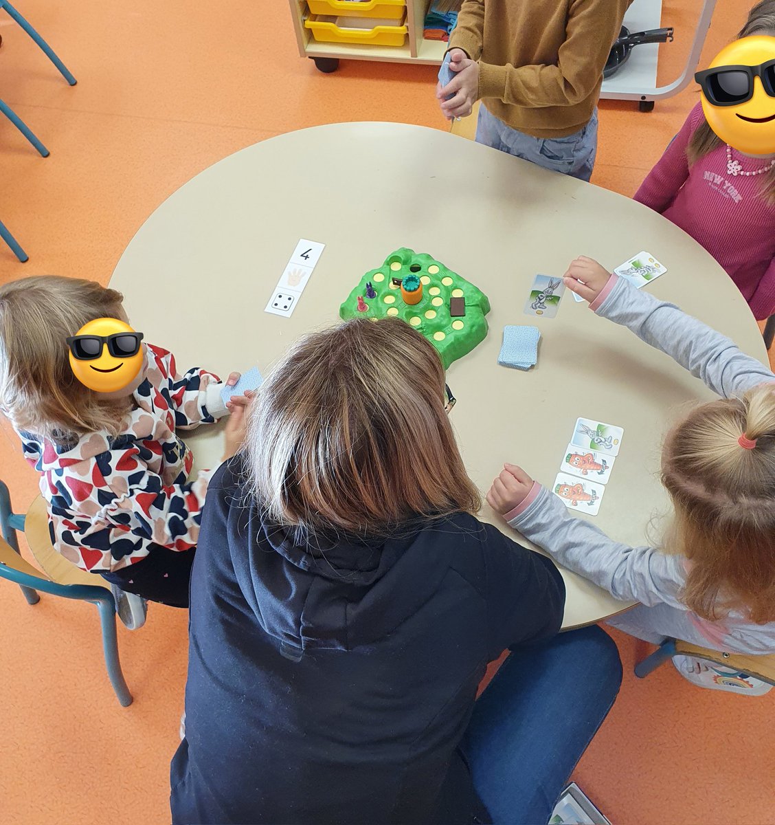 Une quinzaine qui débute par une matinée jeux avec les parents. De bons retours de ceux-ci, ravis de jouer les petites souris et de passer du temps dans la classe de leur enfant. <a href="/AGEEM_National/">AGEEM National</a>  <a href="/AgeemAcTlse/">AGEEM ac Toulouse</a>