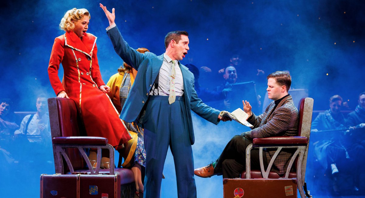 Photos: Images released for new White Christmas tour whatsonstage.com/london-theatre…