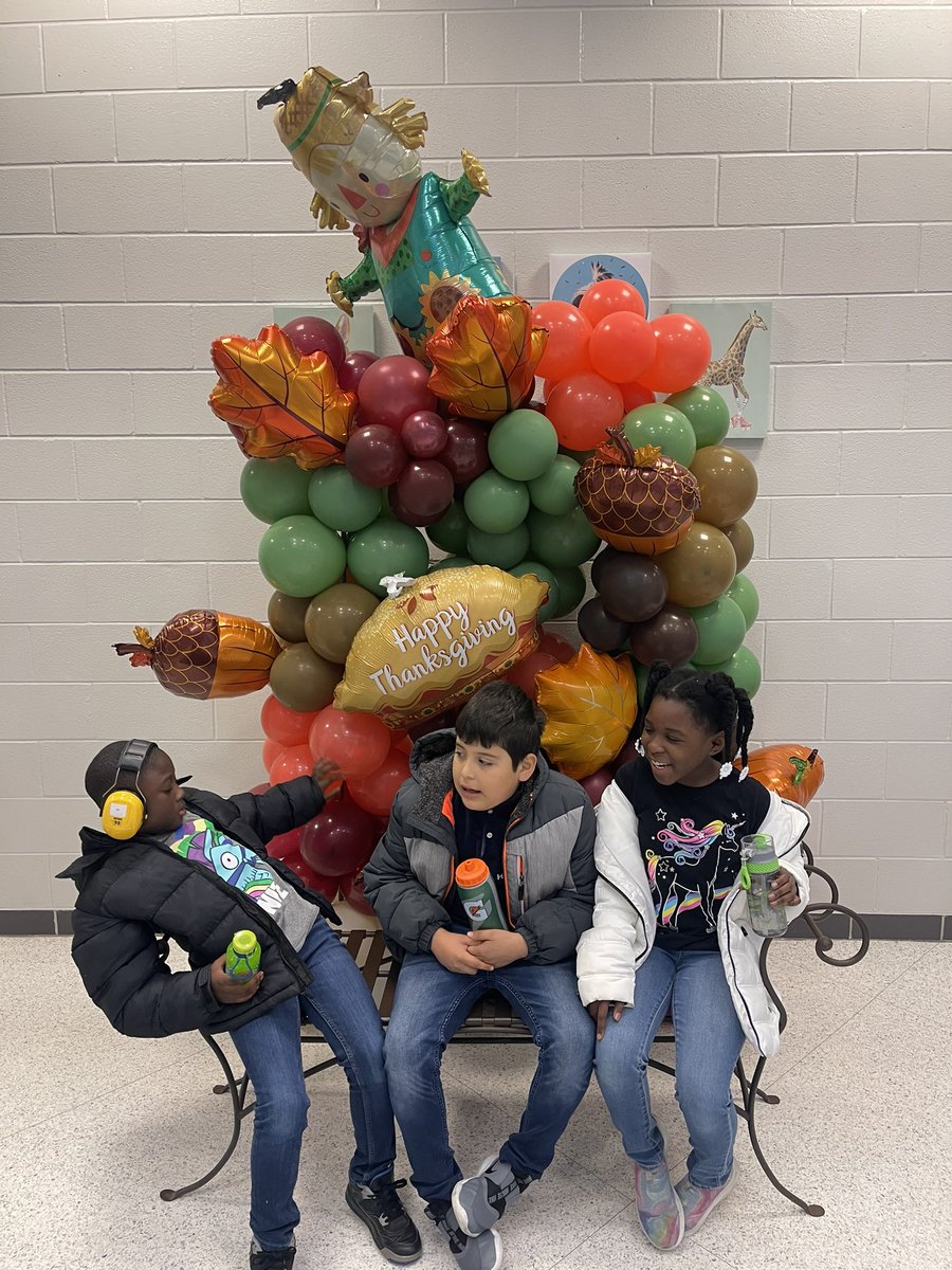 amanda_parish's tweet photo. Thank you for donating this Thanksgiving Balloon Wall to our school!💗
Check her out
https://t.co/WwfYPq3dPS
And on fb Balloons By April. She is actually a former student of OFE
She also donated to our Trunk or Treat this year as well.
#watchussoar #humbleisd 
@HumbleISD_OFE https://t.co/gsWqqjPHFC