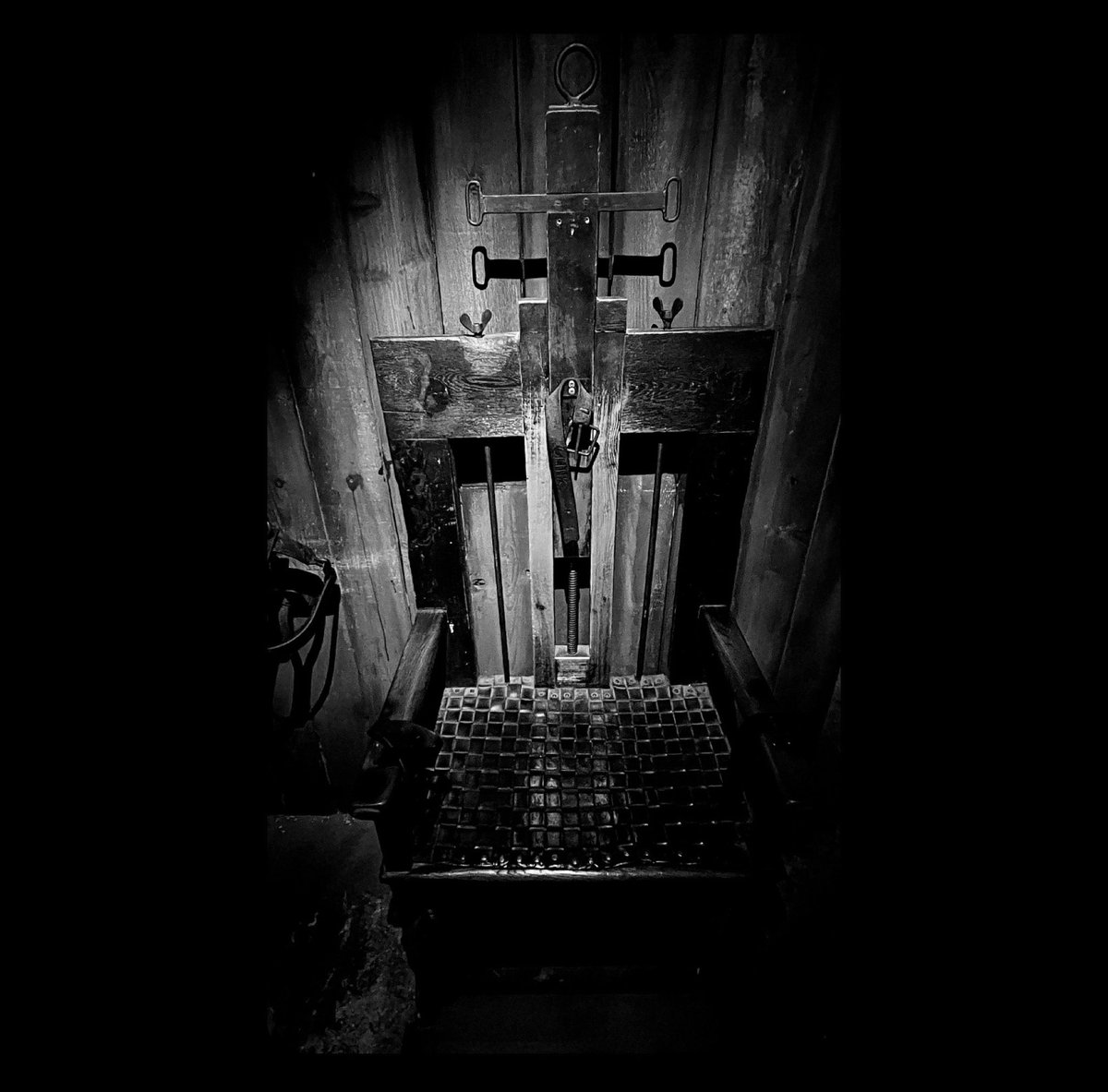 J-4
New album release: MINUIT.
12 tracks exclusively available on Bandcamp: 
grimlin.bandcamp.com
¥
#darkelectro #darkwave #darksynth #synthwave #horrorsynth #ebm #coldwave  #goth