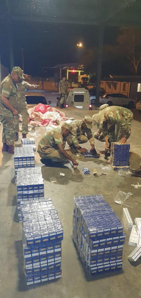 Abramjee's tweet photo. Smuggling is continuing on a mass scale from Zimbabwe into South Africa. Soldiers seized over R800 000 of illicit cigarettes in the latest bust. It was found in the Limpopo River. The suspects ran back into Zim. https://t.co/XZzHFLItMF