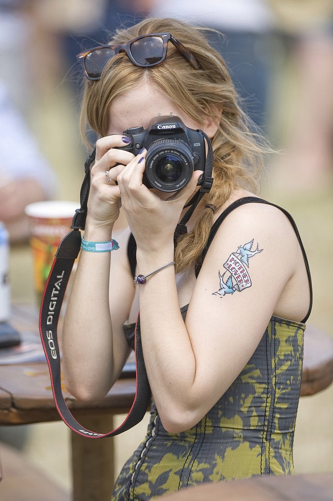 emmwtsnsgallery's tweet photo. GALLERY UPDATE: 116 HQ images at Glastonbury Festival (June 25th, 2010)
Link: https://t.co/rpgW0saKVt
#emmawatson #ewatson #harrypotter #HermioneGranger https://t.co/0j6Q6q19FL