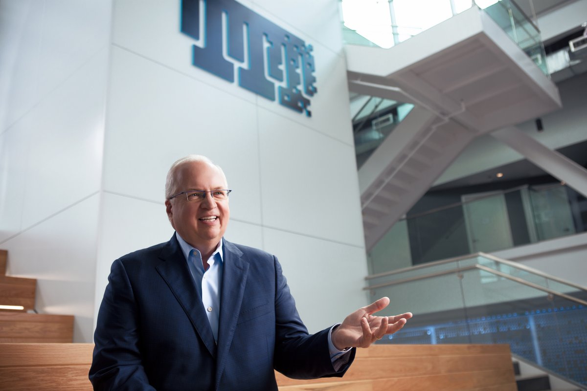 While we’re best known for our video work, photography  is a big part of what we’re passionate about.
It’s all about the storytelling. Our focus is always in making a connection, seeing your personality, and then bringing that out in a photo. #portraitphotography