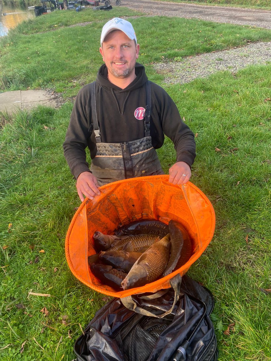 Mainline_Match's tweet photo. The Makins Open on Snake and Reptile Lakes was the destination for Mark Griffiths over the weekend - Betaine Meat was the bait for the day for Mark who netted 72lb short for a lake 2nd and 4th overall. 🏆💪🏻
#mainline #mainlinematch #mainlinebaitsofficial #luncheonmeat https://t.co/8tWw7JRp3P
