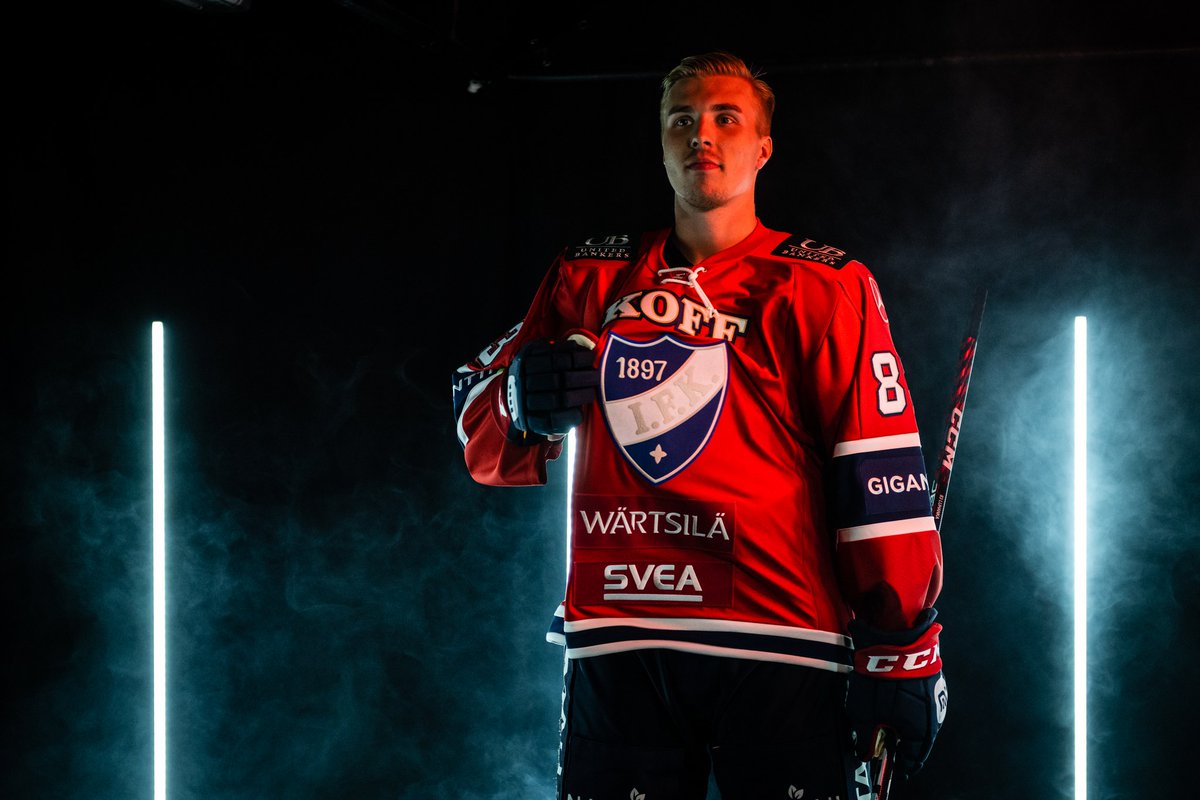 🚨 BYYRI! Einari Luhanka sivaltaa Liigauransa ensimmäisen ja HIFK:n 2-1-johtoon ajassa 21:06. #HIFK #Liiga