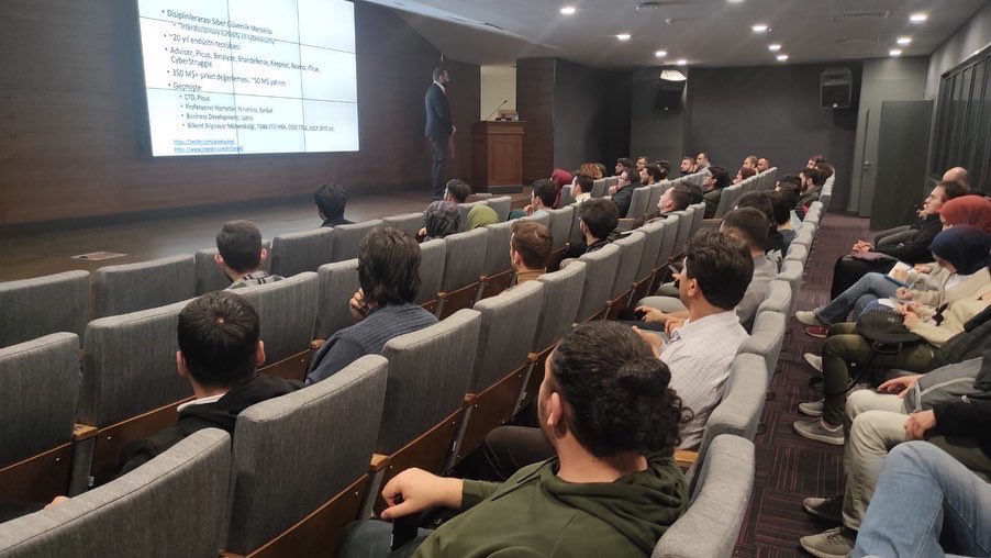 BTKAkademi's tweet photo. #Hacknights tüm hızıyla devam ediyor🚀
🗣 Aytek Yüksel
📚 Küresel Siber Güvenlik Oyunu
🤝@hacknightsorg https://t.co/u2lGDGLWrA
