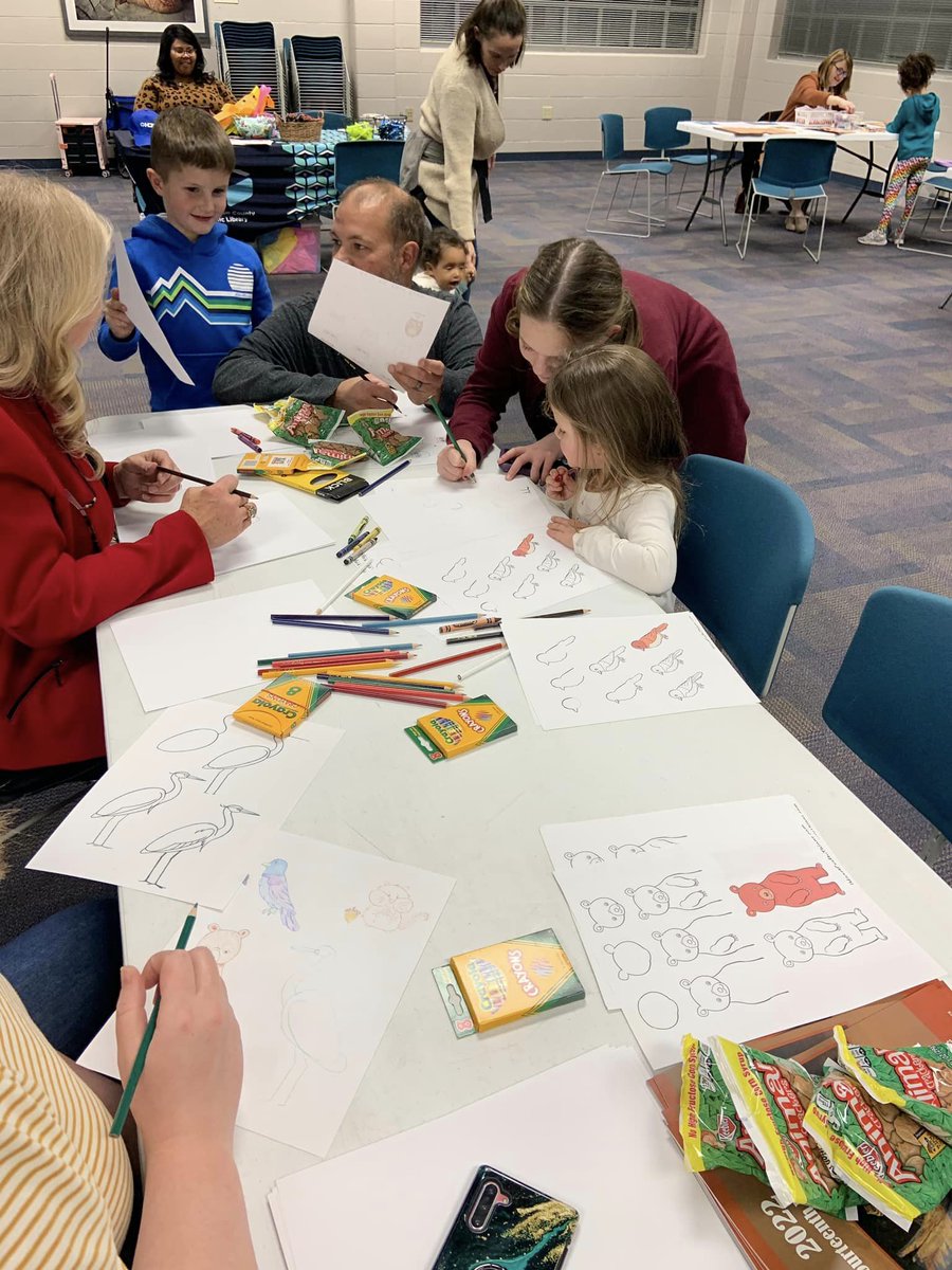 HendersonSchool's tweet photo. Thank you to all of our community partners who helped last night with our Family Art Night at the Preston Arts Center Congratulations to Kayne Stone from South Heights Elementary who won the artwork scavenger hunt. #PartnershipsMatter #artseducation @hcplky @hendersoncc https://t.co/1ab3ycIfsv
