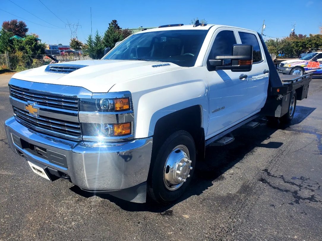 JimKirbyAuto's tweet photo. - - FLATBED - -

Check out this 2018 Chevrolet 3500HD with 78k miles! 
#JimKirbyAuto #trucks #truck #flatbed #3500 #shoplocal https://t.co/u3Q4Zlo85m