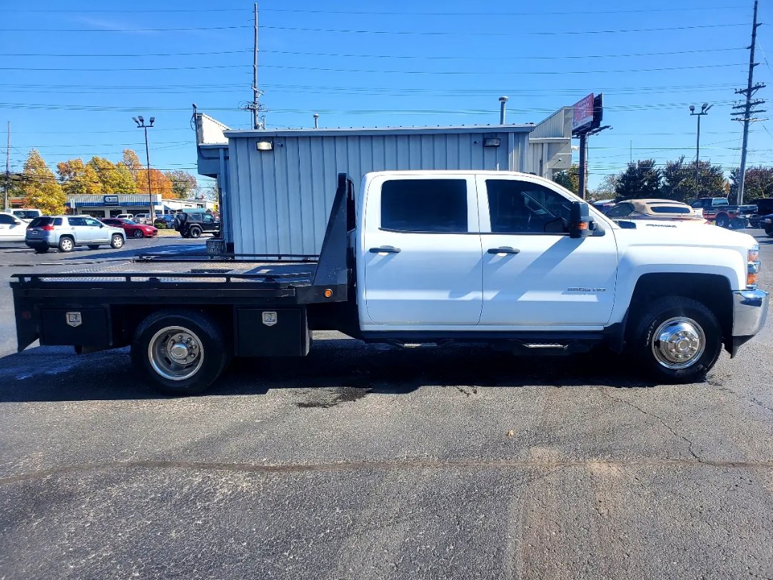 JimKirbyAuto's tweet photo. - - FLATBED - -

Check out this 2018 Chevrolet 3500HD with 78k miles! 
#JimKirbyAuto #trucks #truck #flatbed #3500 #shoplocal https://t.co/u3Q4Zlo85m