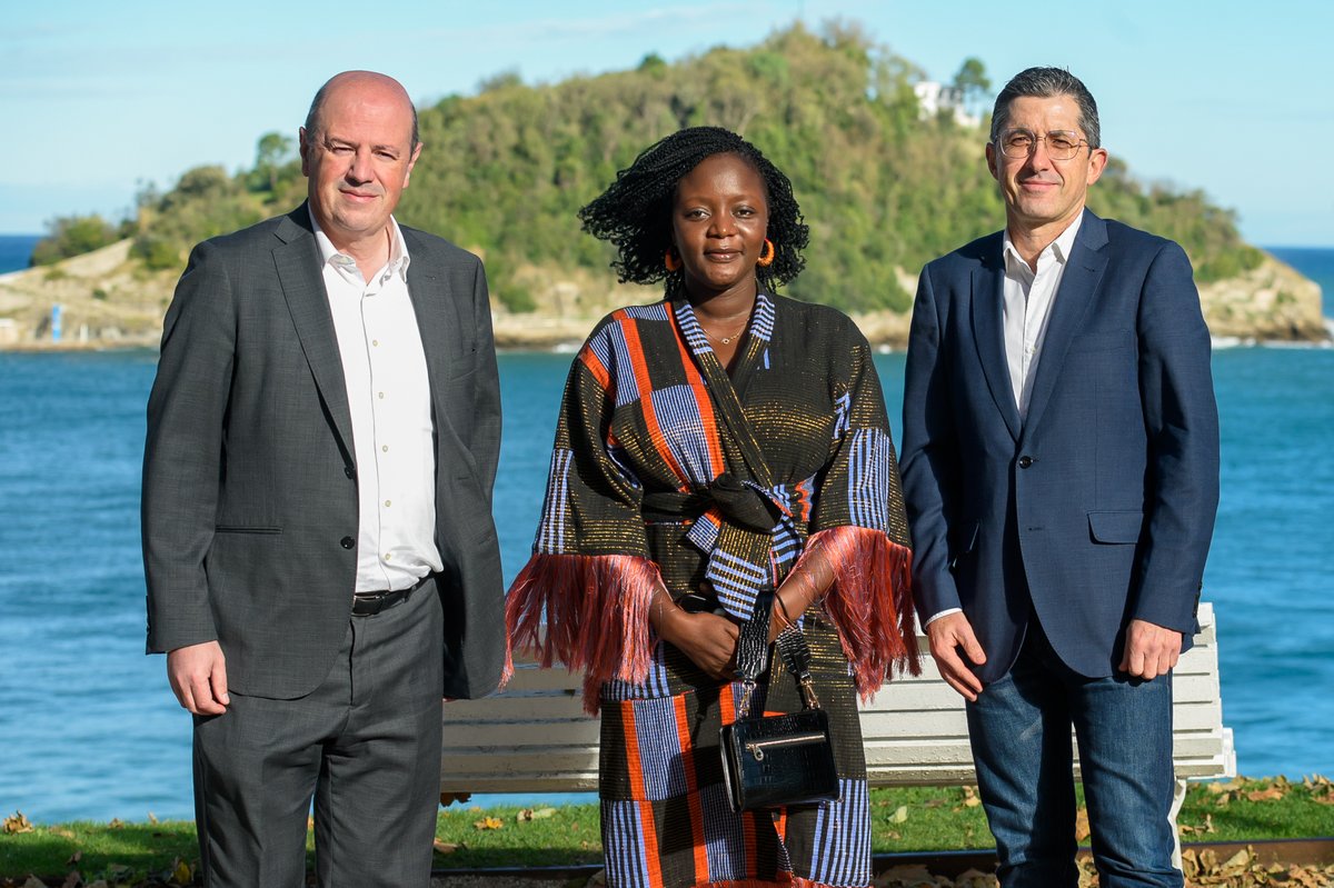 BittorOroz's tweet photo. 💠 Ha sido un placer conocer el proyecto transformador que desarrolla la chef Fatmata Binta, premio #BCWP2022, a través de #FulaniKitchenFoundation. Un trabajo de divulgación y desarrollo en torno al potencial que yace en la cultura culinaria de la mayor tribu nómada de África. https://t.co/sjat1hJ8NE