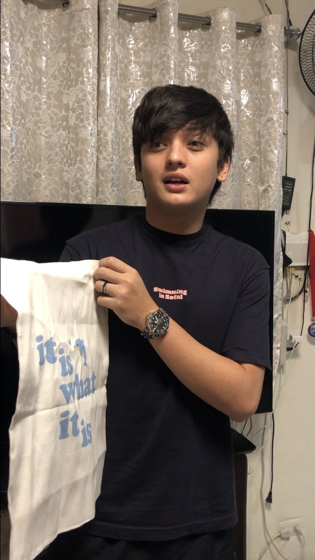 SETHstersOFC's tweet photo. He really treasures and appreciate what you give it to him.   Seth Fedelin flexing "It Is What It Is Tote Bag."  Thank you so much Team/Titas of #FranSeth !  Again, Happy Monthsary!.. 

FRANSETH 43ficMonths https://t.co/OkPuzK2NbJ