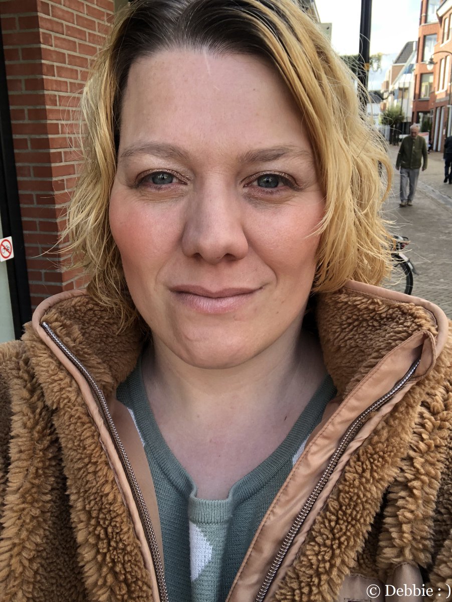 DebbieSchigt's tweet photo. Naar de kapper geweest
🎉met verjaardagskorting🥳 💇♀️
= extra leuk : )
Weer 'feestdagen periode ready 😃 🤩🎊 '
~ 16-11-2022 ~
#Kapper #MetKorting : ) 💖
#AlsJeHaarMaarGoedZit 😉 #KapperSelfies
#AGoodHairday #IkRekenHetGoed
#FeestdagenPeriodeReady
#AMIKappers #Thanks https://t.co/KpRIqv7cTS