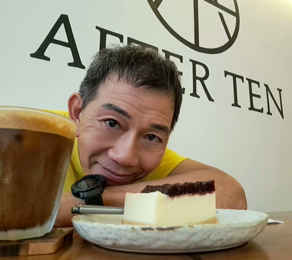 BenYuenFuWah1's tweet photo. 🌽🌽 真係 #training
因為今朝同「皇馬」(Yellow code)解約,可以堂食了!所以專登踩單車🚲出元朗到至愛Coffee小店 #AfterTen Blueberry cheese cake 😍 踩多啲💪
#食定唔食還得到先好食
#話咁易就60減2 #不停蹄的馬🐴
#為了走更長更遠💪💪💪 #袁富華 https://t.co/TWIW915L8H