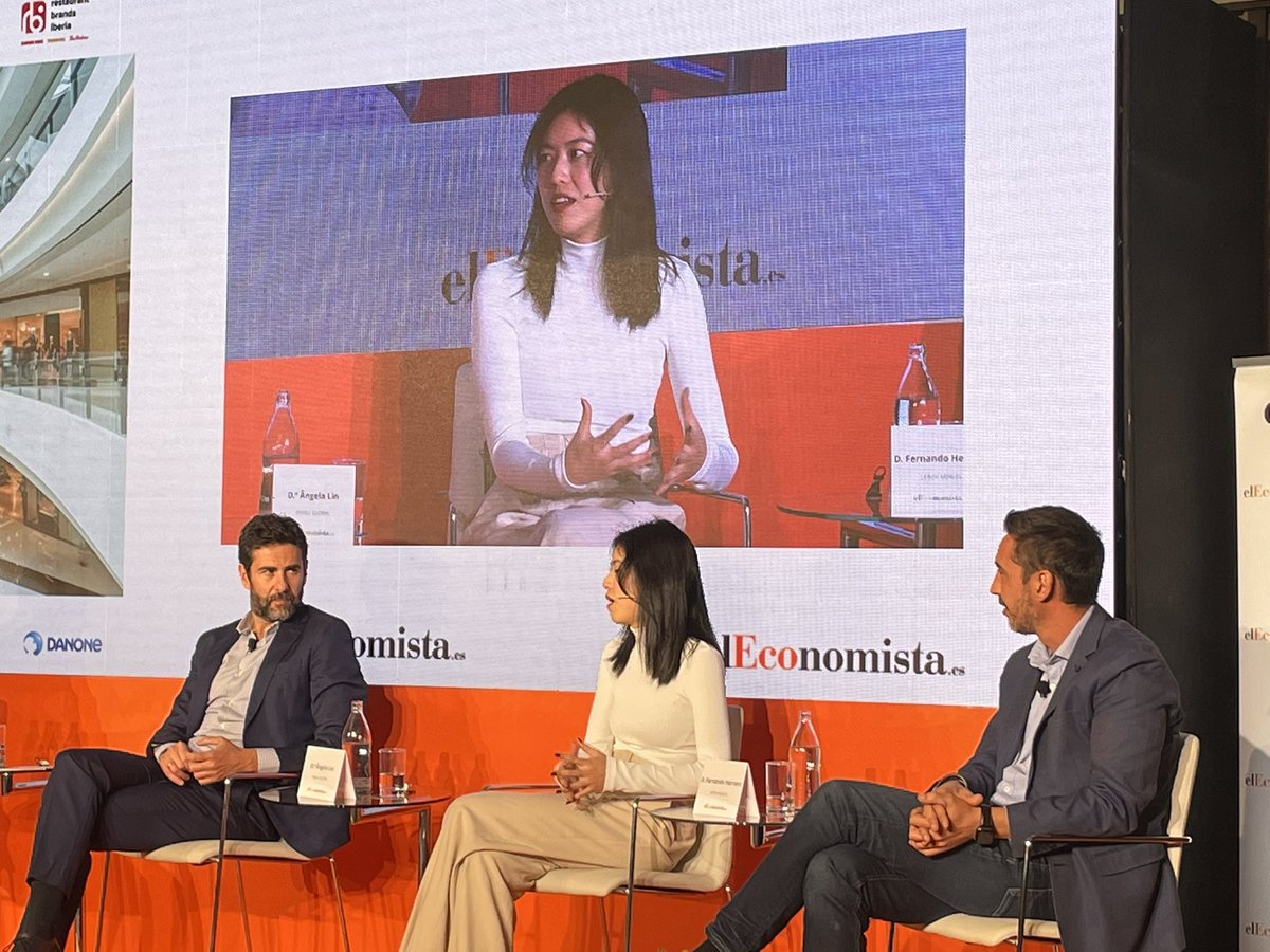 Archetype_ES's tweet photo. “Los consumidores chinos buscan divertirse mientras compran y el #livestreaming y el #3D lo hacen posible”, Ângela Lin de @AlibabaGroup #IIForoRetaileE @elEconomistaes https://t.co/2d4Rir8Z9J