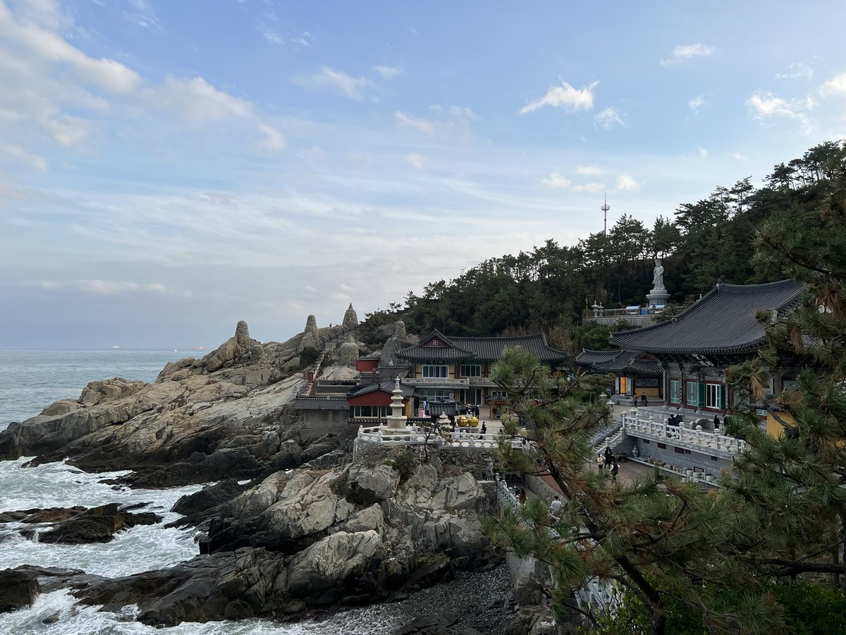 fatapplezzz's tweet photo. Part 2: Haedong Yonggungsa Temple 🪷 with #Miguin 🐧 

Don’t forget to vote cause I’m voting for TWICE (@JYPETWICE) for Favorite K-Pop Artist at the #AMAs          
#TWICE  #트위이스 https://t.co/sQmtzbOP2t