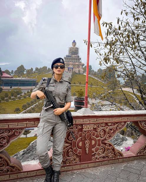 manishmedia's tweet photo. An Inspiring Story Of A Multi-Talented #EkshaSubba of #Sikkim
She is National Level Boxer, Biker, Super Model and work as a Police Officer. https://t.co/nL9Q51oogX