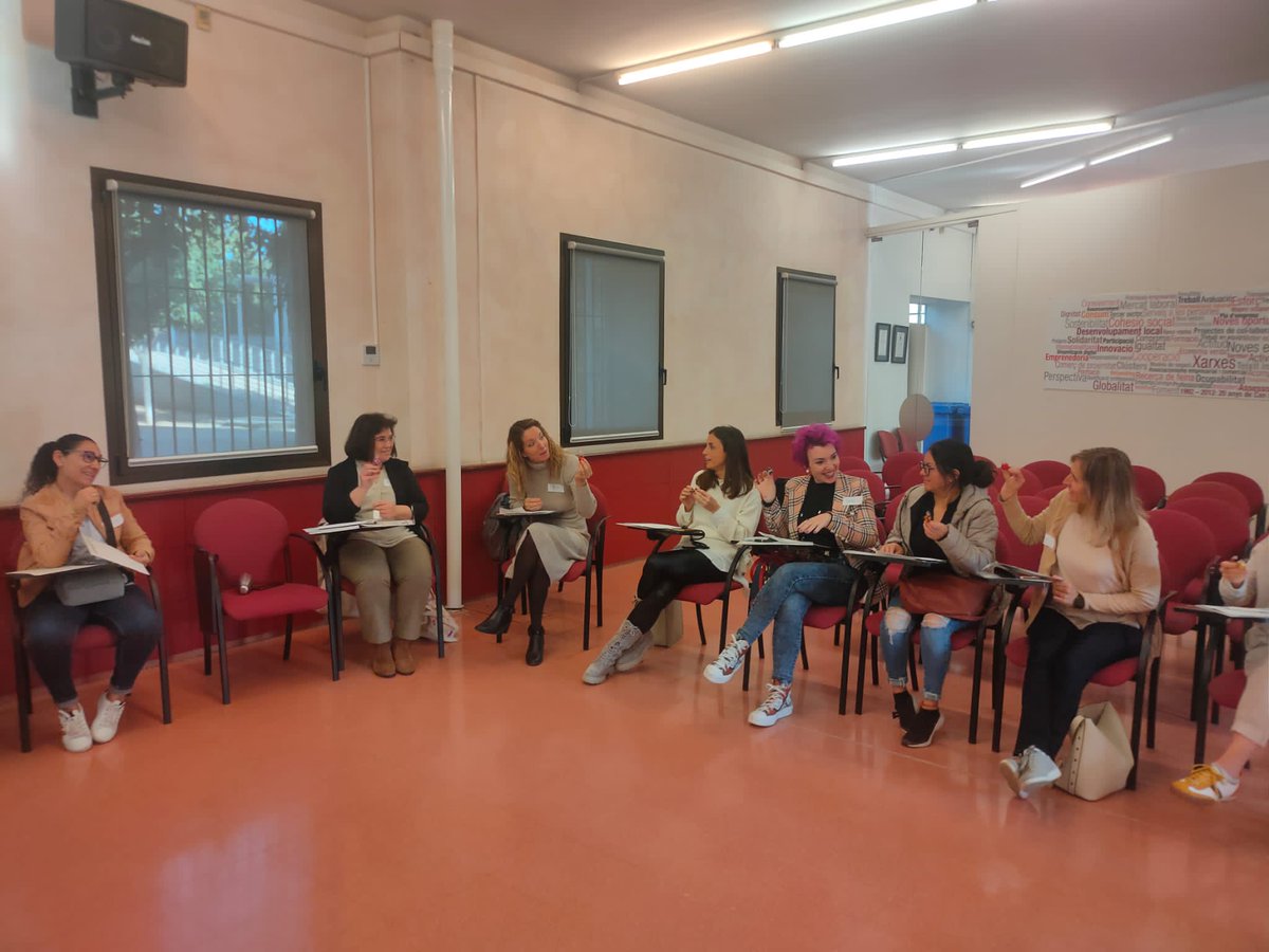 ajsantfeliu's tweet photo. 👩🦰 "Mentoring per dones emprenedores" és una programa de mentoria col·laborativa adreçat a dones. El coneixes?
🗣Divendres vam celebrar a Can Maginàs l'acte d'inici d'aquest programa, amb la regidora @LorenRiderJ i el regidor @aitorivera.
🔗https://t.co/N2CTnlPaB5
#SantFeliu https://t.co/t2kywoBOy6