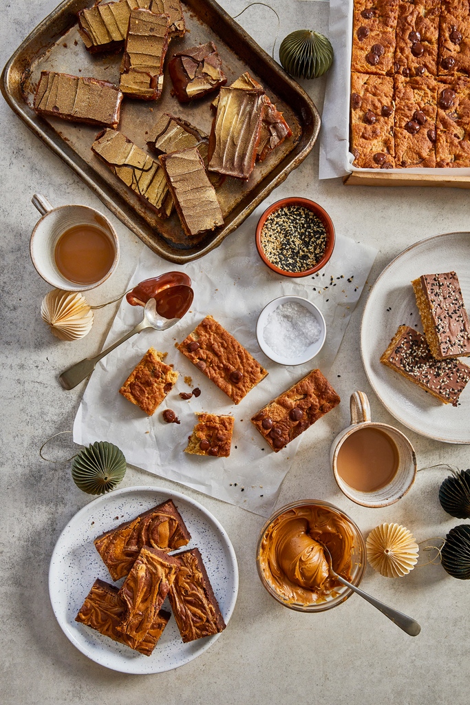 TimAtkinsPhoto's tweet photo. Thinking about festive season approaching?🌲 Forget about the mince pies this year when you have @theboywhobakes creating these incredible Bakes and Bars. Photographed at @narrowaystudio. Order only on @thedishpatch 💫
#timatkinsphoto #workinginfood #chefskitchen https://t.co/ExnmhMgSW2