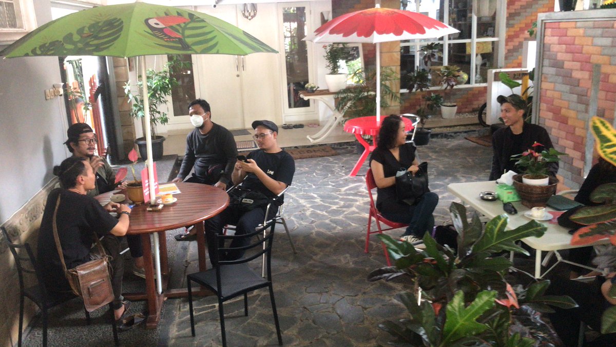 ChakaPriambudi's tweet photo. @LANTUNorchestra rehearsal buat tanggal 19 November di mbloc space https://t.co/HEabbcV2sO