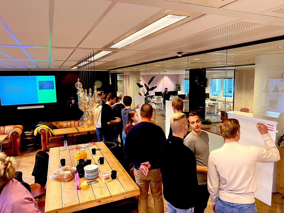 Vandaag een aftrap van de minor online marketing gehouden op kantoor van <a href="/B2DesignNL/">B2Design BV</a> Leuke enthousiaste groep studenten! Die komen er wel 😀👌

cc: <a href="/hanze/">Hanze</a>