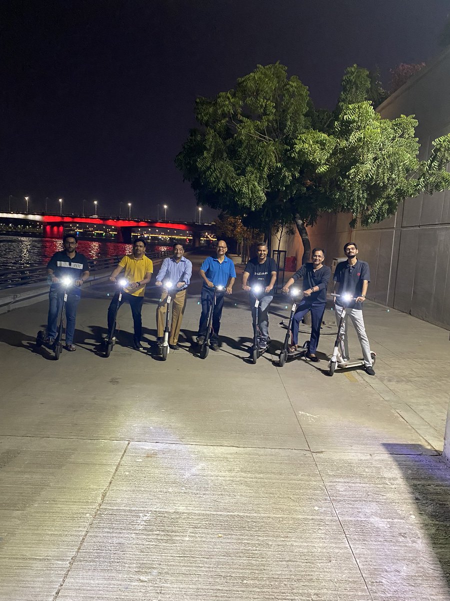 arpingajjar's tweet photo. Today's Top story: Ahmedabad Headlines  @kumarmanish9: 'Getting High on Booze at @SRFDCL Sabarmati Riverfront 😝

@eChaiVentures #echaiSocial with @ridebooz ( get high on mobility ) 

Entrepreneurship chat on chai at ri… https://t.co/jCvSxoEFx7, see more https://t.co/b3Pwg8ZlO4