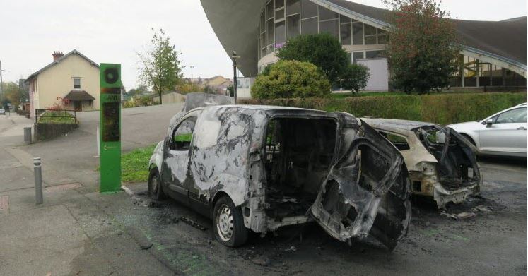 TracTerrorism's tweet photo. French Anarchist #Arson Attack on Two #Optymo Vehicles in #Belfort, Bourgogne-Franche-Comté, #France
Read more: https://t.co/TPOhC9YGdi https://t.co/x9R0Sg3tw1