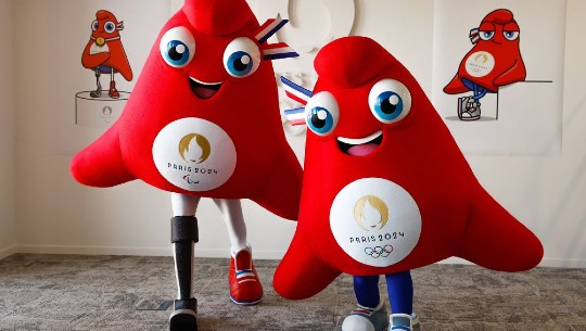 roelnd's tweet photo. The Paris 2024 Olympics and Paralympics introduced their official mascot: a giant red hat. Here's what it represents: https://t.co/lC2bdKkbVs

#marketing #olympics #branding #Paris2024 https://t.co/YxO62MweIh