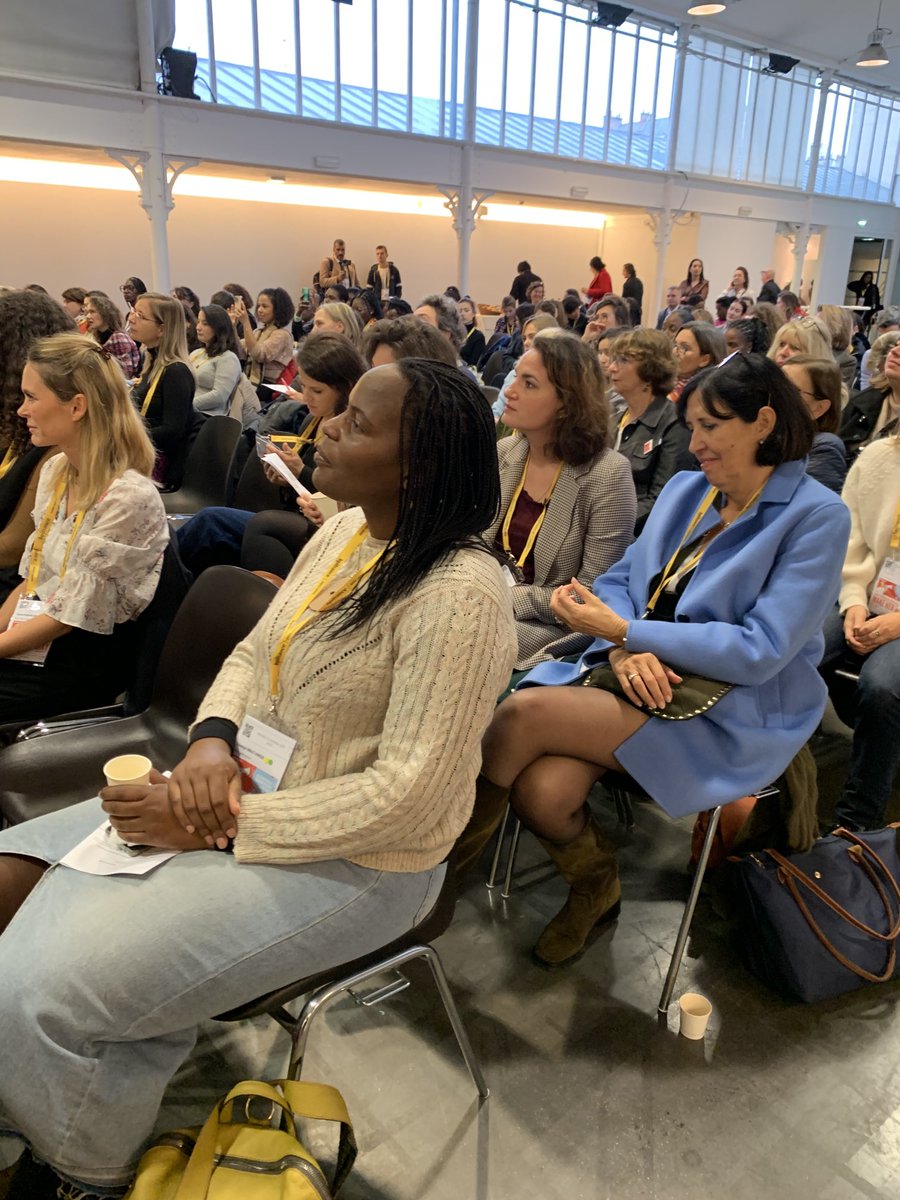 ACBENNEVAULT's tweet photo. Salle comble pour notre échange avec avec ⁦⁦⁦@MarleneSchiappa⁩ et ⁦@NadegeOnderka⁩ au #Makeherday organisé par ⁦@LesPrem1eres⁩ ! Merci Madame la Ministre pour votre soutien à l’entreprenariat féminin et merci à nos participantes, vous êtes formidables 👏👏 https://t.co/jN4DePEV5H