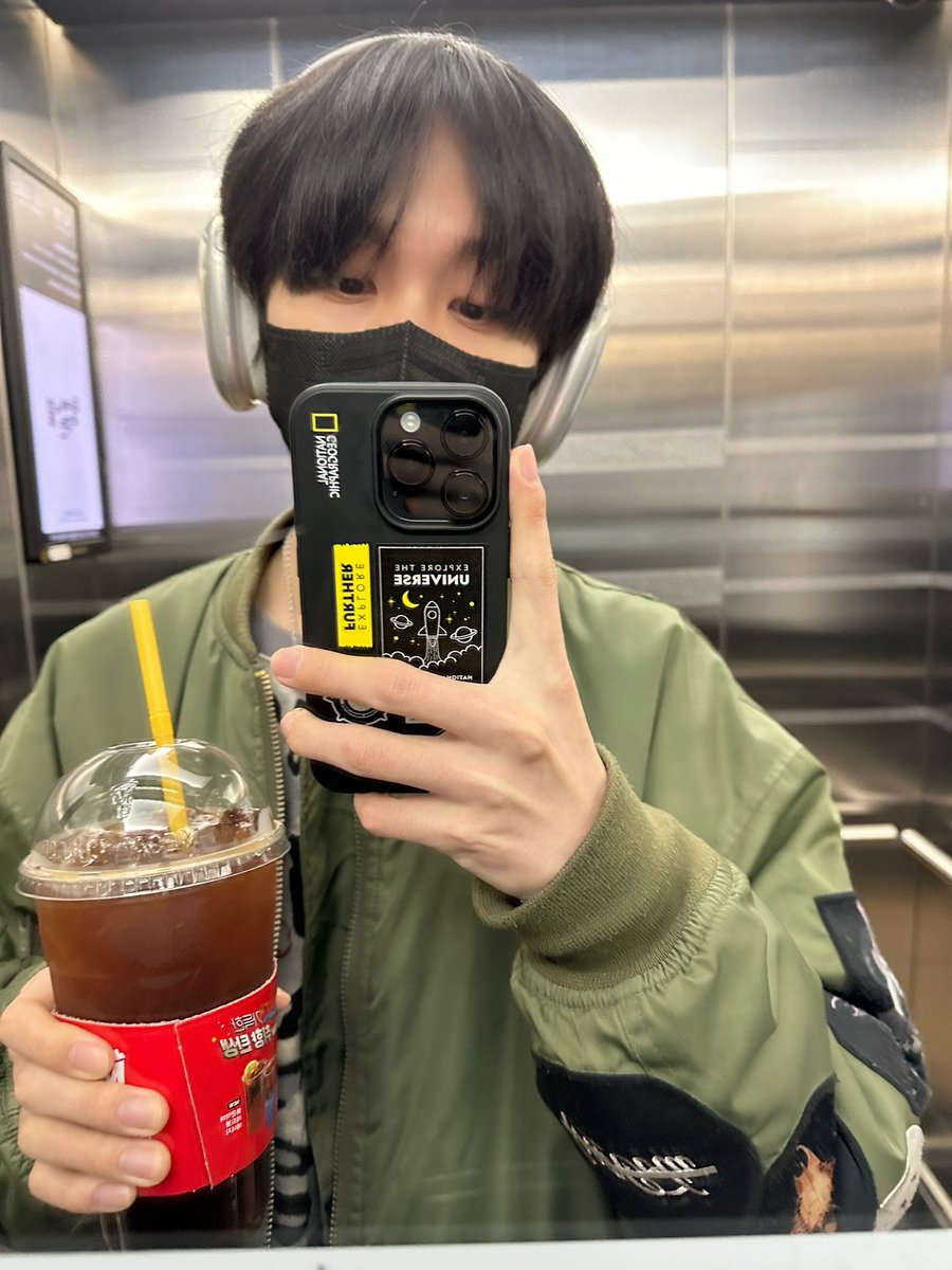 🎁 🅟🅡🅔🅢🅔🅝🅣 🅕🅞🅡 🅒🅨🅐🎁
기욱이를 위해 아이폰14pro 를 선물했습니다💙

기욱이가 항상 행복했으면 좋겠어요..（╹◡╹）♡
인증샷 꼬마우 ٩(๑❛ᴗ❛๑)۶