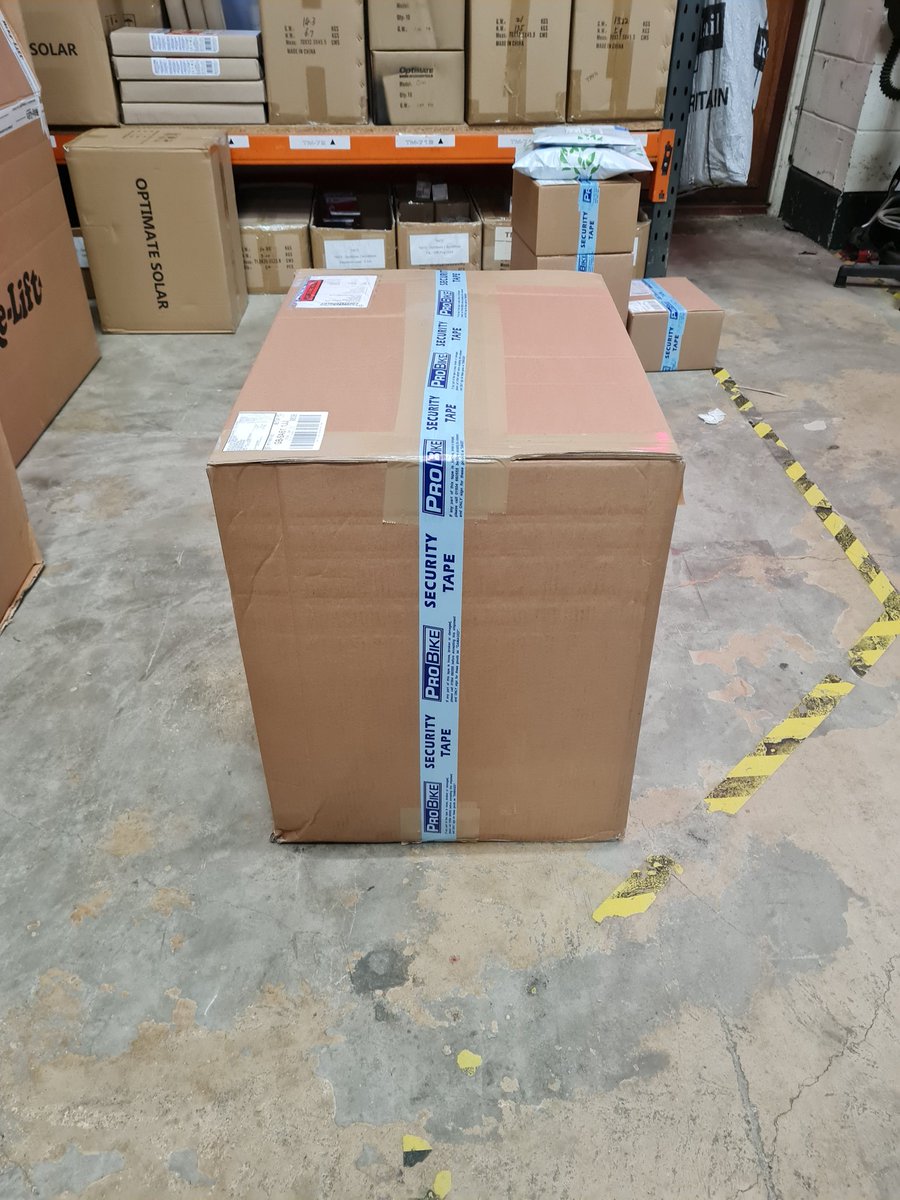 ProBikeUK's tweet photo. We're always happy when we find the perfect box for the job.. It's the simple things 😉👊🏻 3 x RS17 paddock stands c/w adaptors snug as a bug and going out this afternoon via DPD 🚚 We'll always try and package your goods as best we can before sending out. #ProBike #Paddockstands https://t.co/MUL9ca2tUS