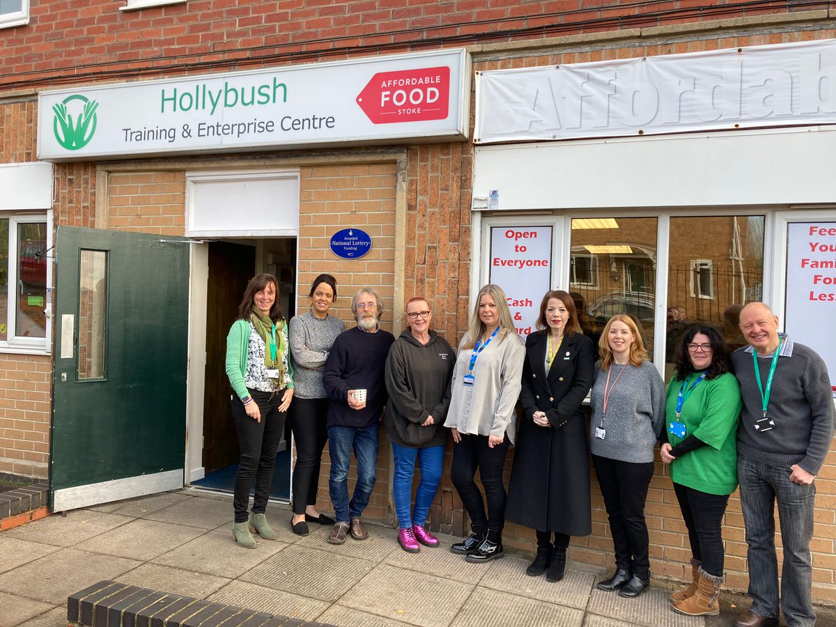 SoTCityCouncil's tweet photo. ☕️COMMUNITY LOUNGE LAUNCH ☕️
Earlier today Cllr Ally Simcock visited the launch of the new Community Lounge at @Affordablefood2 
This service will be open from 10 am until 1 pm on Fridays to offer residents warm drinks, a social space plus access to support services https://t.co/BWYyzDw3nI