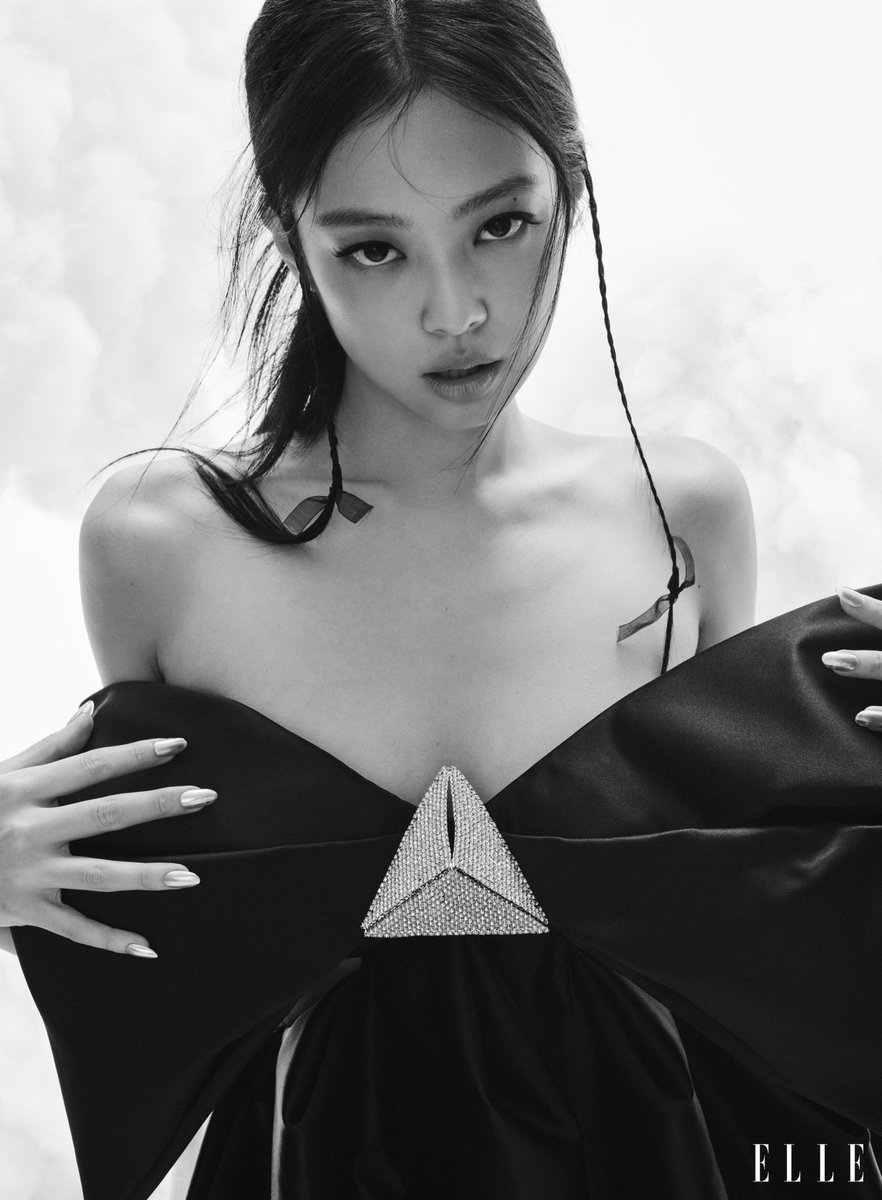 ninagarcia's tweet photo. #Jennie for @ELLEmagazine 

Writer: #LauraSirikul
Photographer: #FelixCooper
Stylist: #PattiWilson
Hair: #JennyCho for #Oribe
Makeup: #JoYeonWon
Manicure: #ChaunLegend for #TheOnlyAgency 
Set Design: #AliGallagher at #11thHouseAgency 
Production: #Viewfinders https://t.co/UPgSIWBwdM