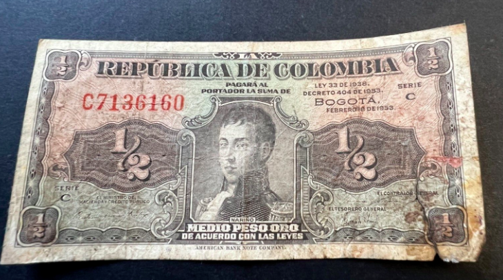 CavalierCoins's tweet image. Going live on Auction this Thursday 17/11/22 !! Do not miss out on these exciting Items.
Rare Republic De Colombia 1938 1/2 peso banknote. 
#collectablebanknotes #rarenotes #colombianbanknotes #papernumistmatics #pesonotes #nineteenthirtyeight #halfpesobanknotes