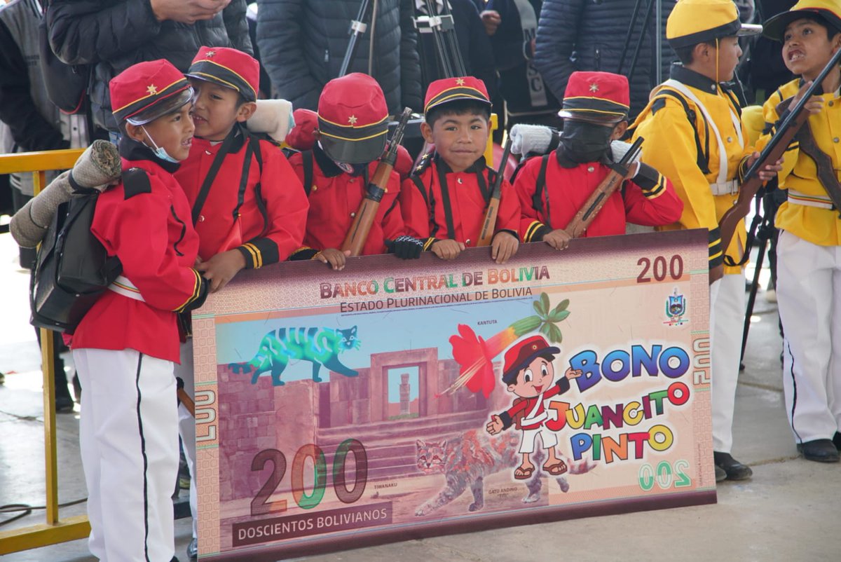 Ya son más de 1,4 millones de niñas, niños y jóvenes estudiantes de primaria y secundaria que recibieron su #BonoJuancitoPinto de Bs200. Estamos trabajando arduamente para llegar a todos los rincones del país con este beneficio. #EducaciónDeCalidad