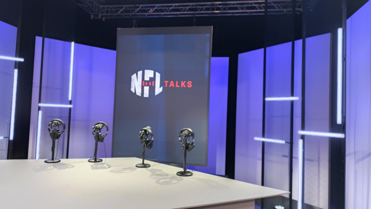 matgand77's tweet photo. Alle 15 sul canale YouTube di @DAZN_IT torna #nfltalks: 90 minuti con me, @RobertoGotta, @FP_15 e @MatteoPella per analizzare la stagione NFL https://t.co/Wt1f0hhuoE