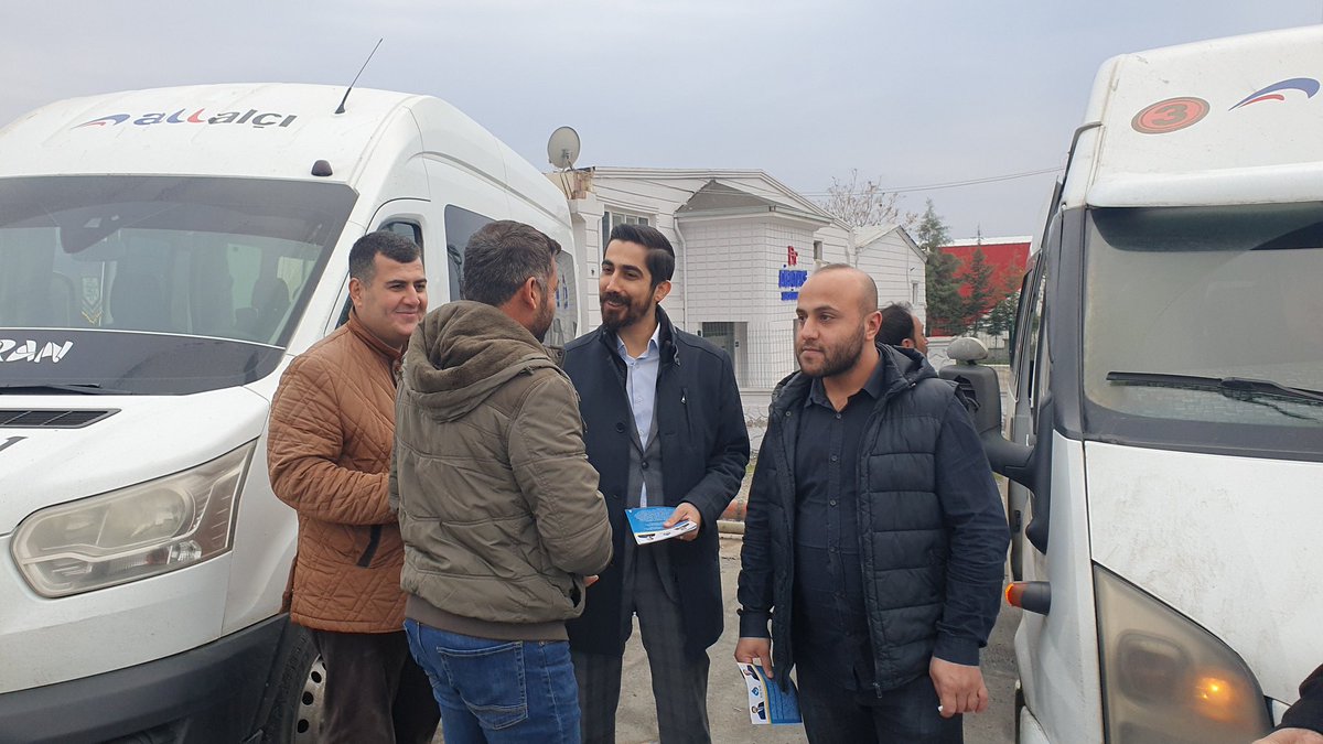 batmandadeva's tweet photo. İl Başkanımız Melik Müjdeci, parti heyeti ile Batman Organize Sanayi Bölgesi'ndeki çalışanlar ile bir araya geliyor. 

@mujdeci_melik https://t.co/gCF8Qd6qdv