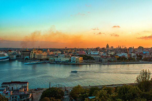 CanalCaribeCuba's tweet photo. La capital de #Cuba celebra hoy su aniversario 503

#LaHabanaDeTodos 🌹❤️🇨🇺

📸 Cubadebate https://t.co/FkW9hvTtqO